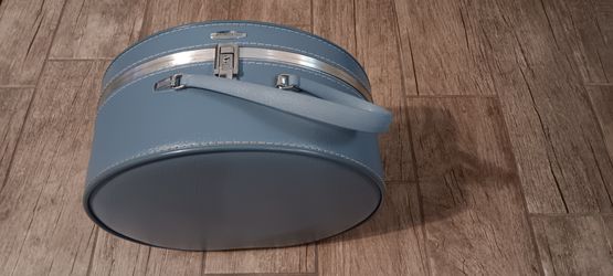 Vintage 1960's Feather Lite Round (Blue) Hat Box - Excellent Condition