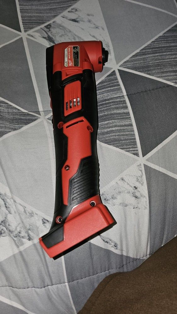 Miluwaukee M18 Oscillating Multi Tool