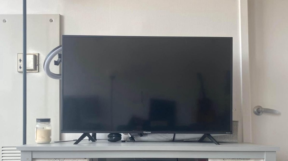 Hisense 41” Roku Smart TV (2021) – Great Condition