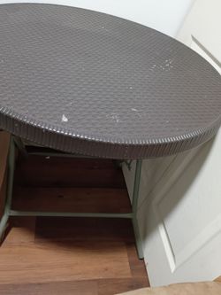 The table that comes off