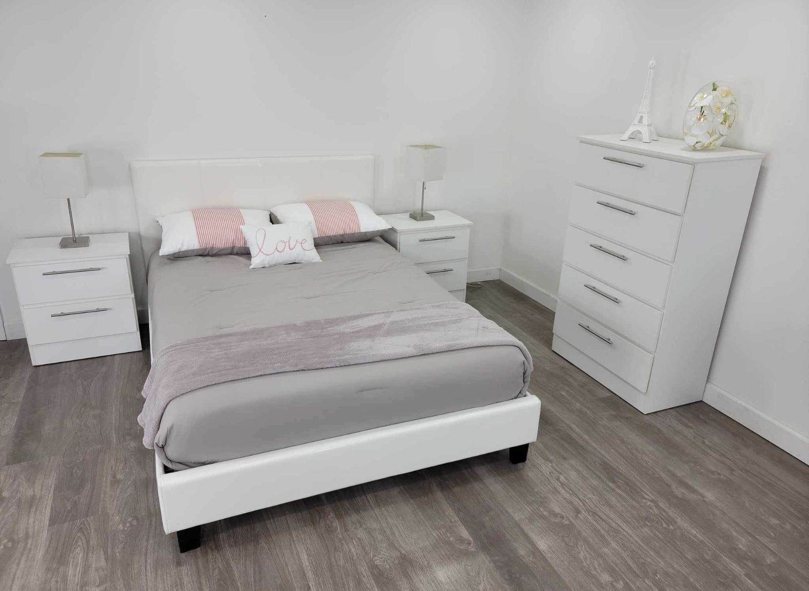 WHITE BEDROOM SET - JUEGO DE CUARTO BLANCO
