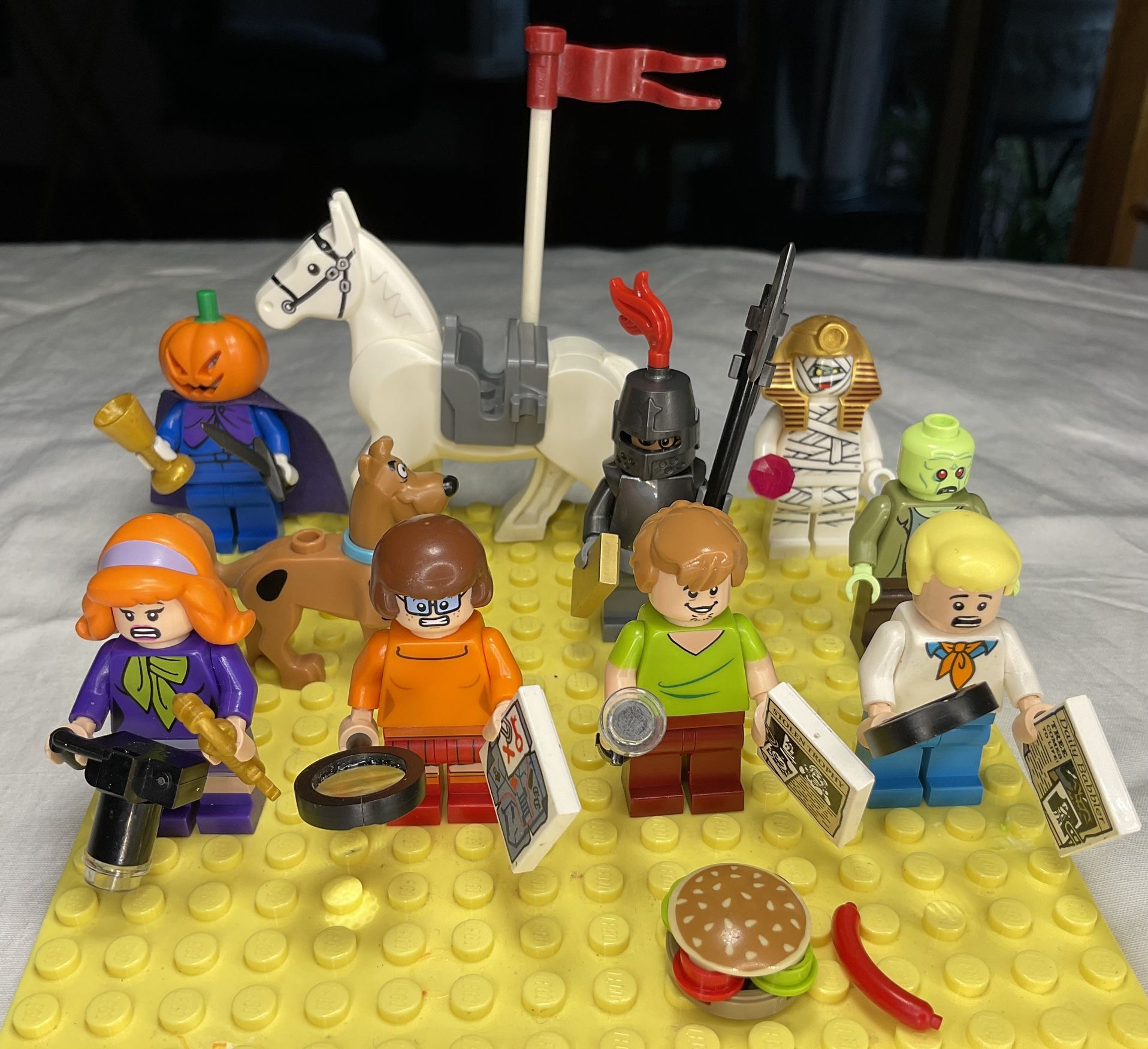 LEGO Scooby Doo Minifigures lot- Scooby, Shaggy, Fred, Velma, Daphne, Mr Nickles, Mummy, Headless Horseman, Zombie (Northridge LA)