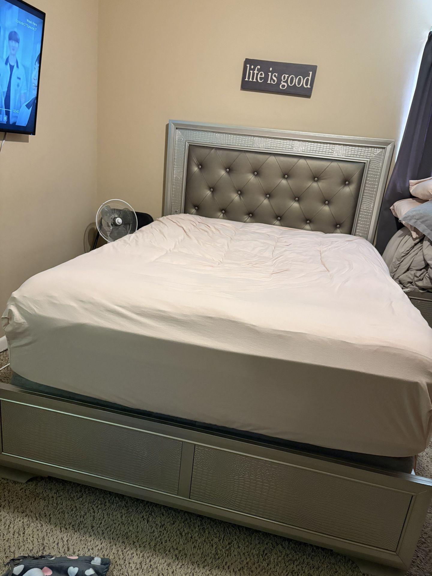 Queen Bed & Dresser W/ Mirror