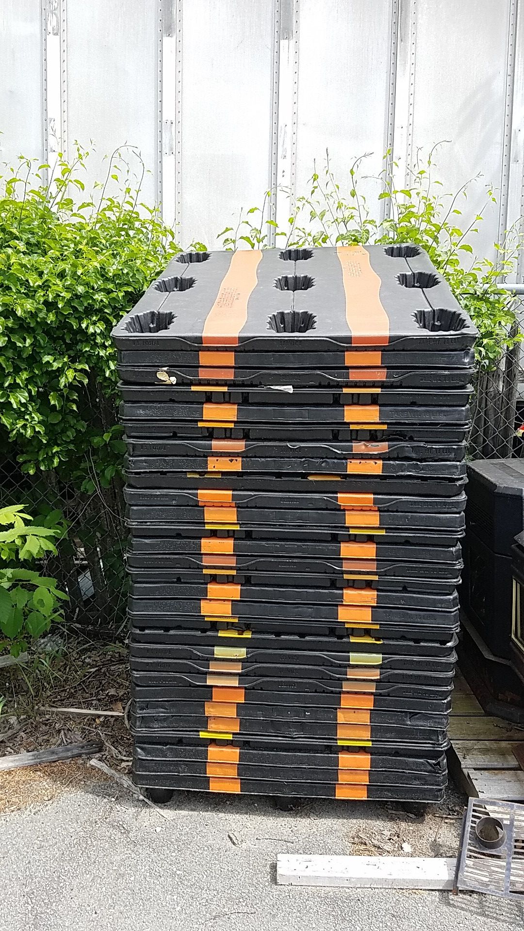 Plastic shipping pallets