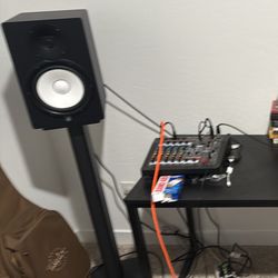 Yamaha HS8 Pair With Stands