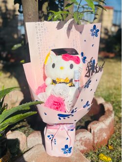 Hello Kitty graduation bouquet 💐