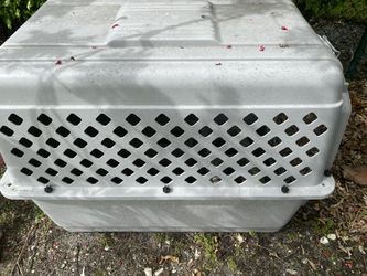 Large dog kennel crate about 20 x34x30