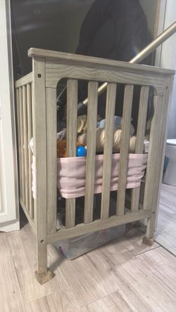 Mini crib