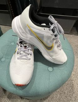 Brand New Women Nike Running sneaker 8W