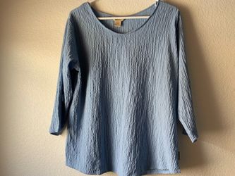 Women Seersucker Blouse with Tab sleeves