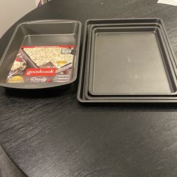 Baking pans (4)