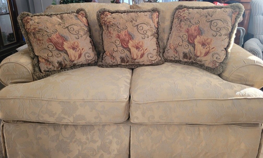 Soft Gold Damask Sofa Loveseat 3 Decorative Accent Pillows