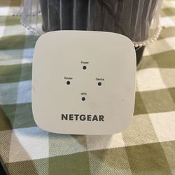 NETGEAR  WiFi Extender 100MBPS 