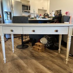 White Desk 