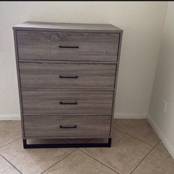 4 Drawer Dresser -moving Sale 