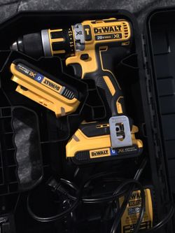 Brushless Dewalt drill with hammer and Bluetooth batteries