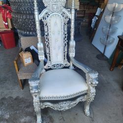 Lion Chair 