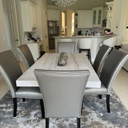 **BEAUTIFUL DINING SET**