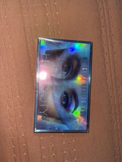 Huda Beauty Eyeshadow Pallet 