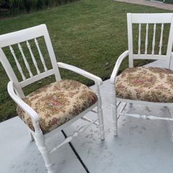 Antique Chairs/ Sillas Antiguas