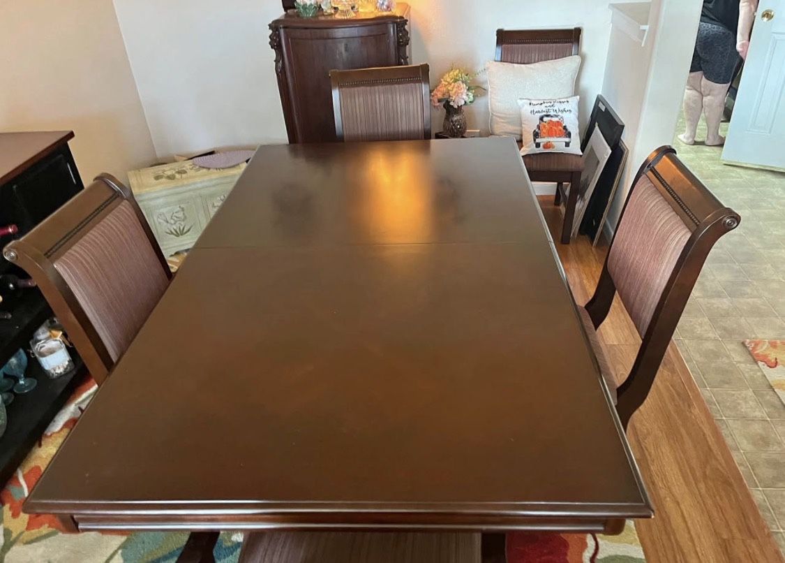 Gorgeous solid wood dining room table with six matching chairs