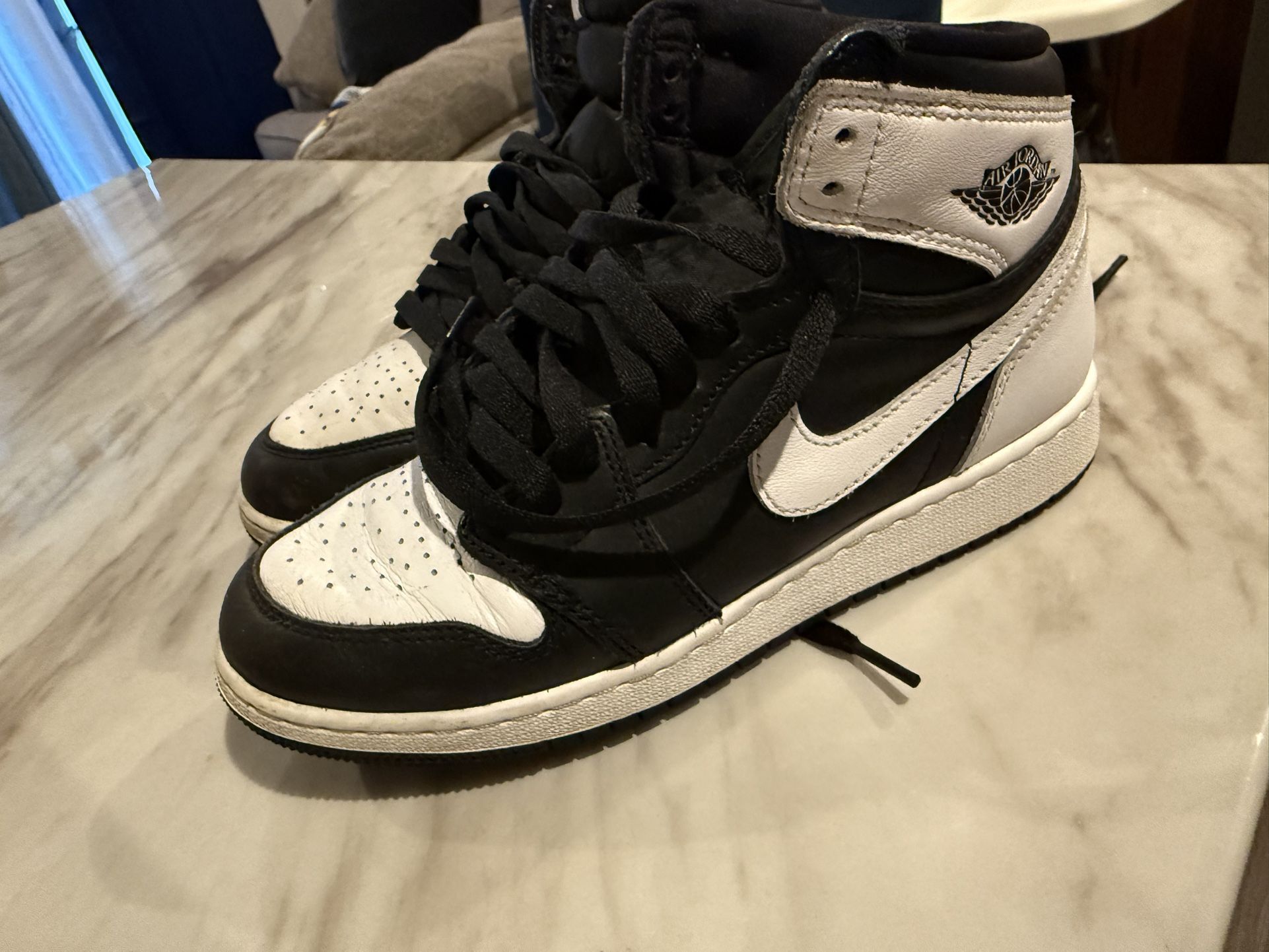 Youth Jordan 1’s high top sz 6