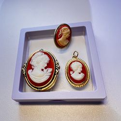 VINTAGE ESTEE LAUDER COLLECTIBLE   COMPACT CAMEO GOLD BOX 3 pieces vintage 