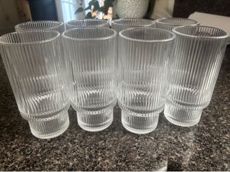 Set of 8 glass cups