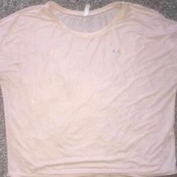 Womens Under Armour Shirt. Size Medium 