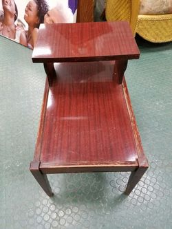 Mid century Modern wood grain veneer end table