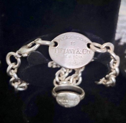 Tiffany&Co. chocker and marching ring set.