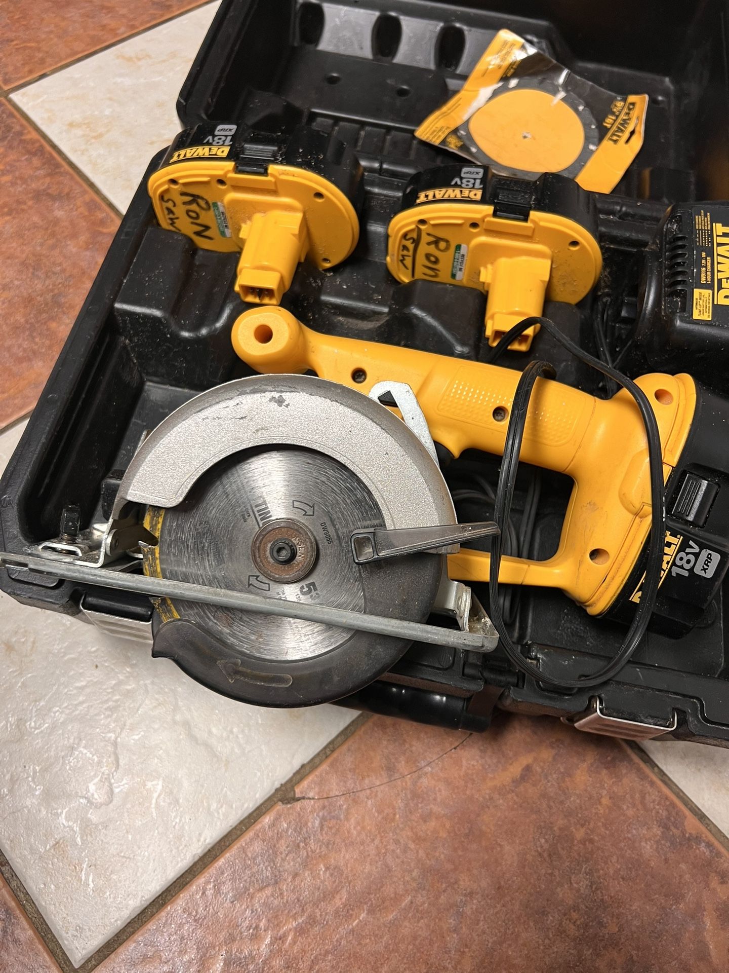DEWALT DCS934KI 18 Volt cordless XRP Lithium Lon Metal Circular Saw Kit