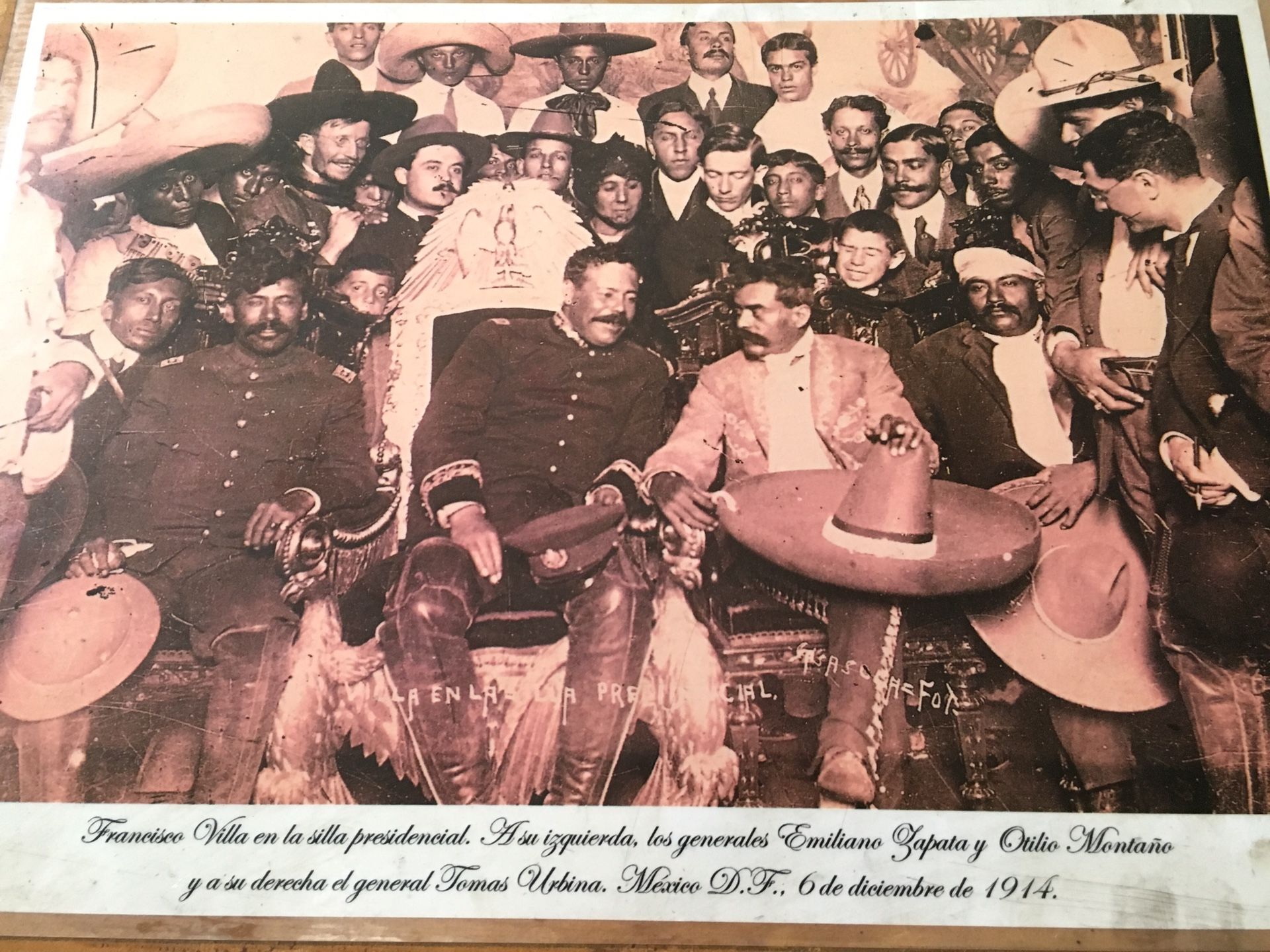 Francisco Villa en la silla presidential con Zapata, Montano y Urbina