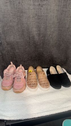 Toddler girl size 9 shoes/ zapatos de niña talla nueve