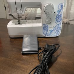 Brother LX3817 17-Stitch Portable Full-Size Sewing Machine, White