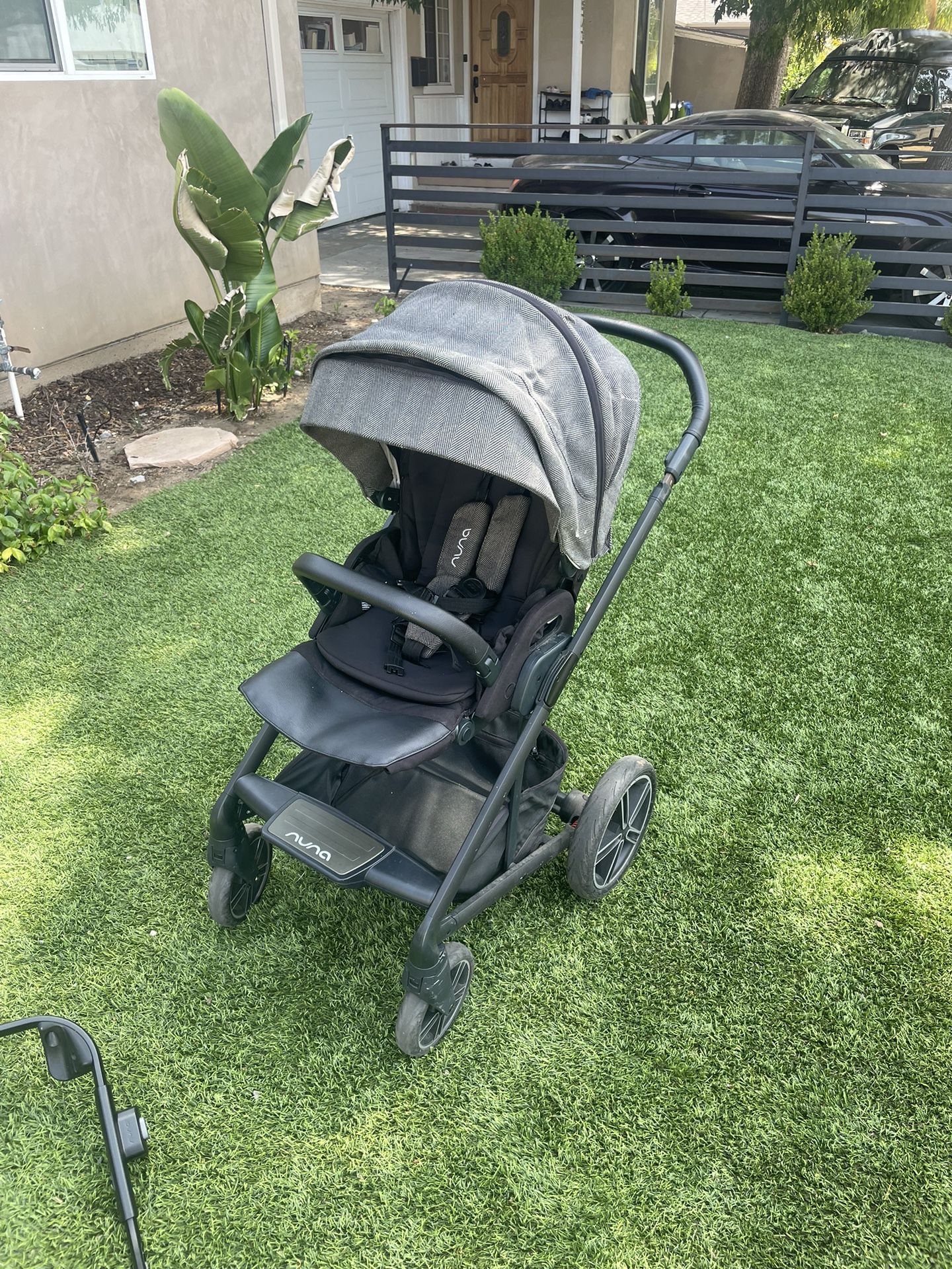 Nuna Mixx Stroller + Car Seat Combo