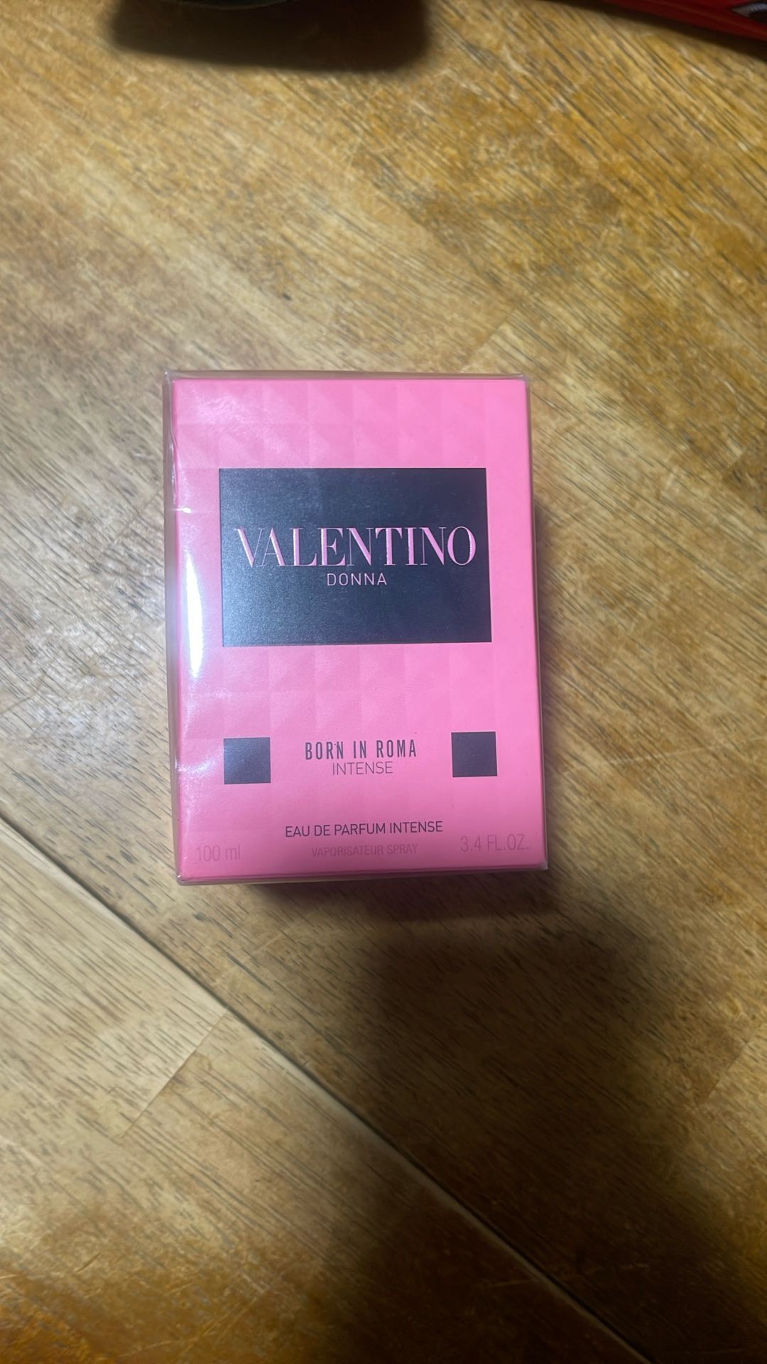 Donna Born In Roma Intense Eau de Parfum, 3.4 oz.