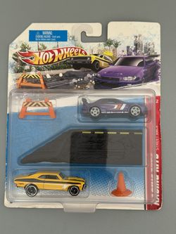 Hot Wheels Racing Kits Street Race Nissan Skyline 1968 Chevy Nova