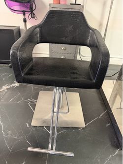 Saloon chair