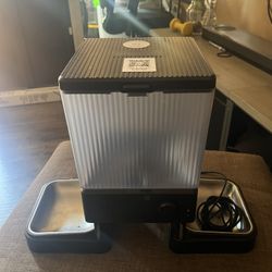 Oneisall Cat/Dog feeder 