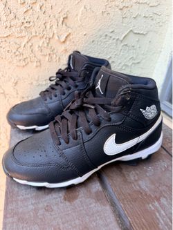 Baseball Jordan cleats size 4.5 Youth