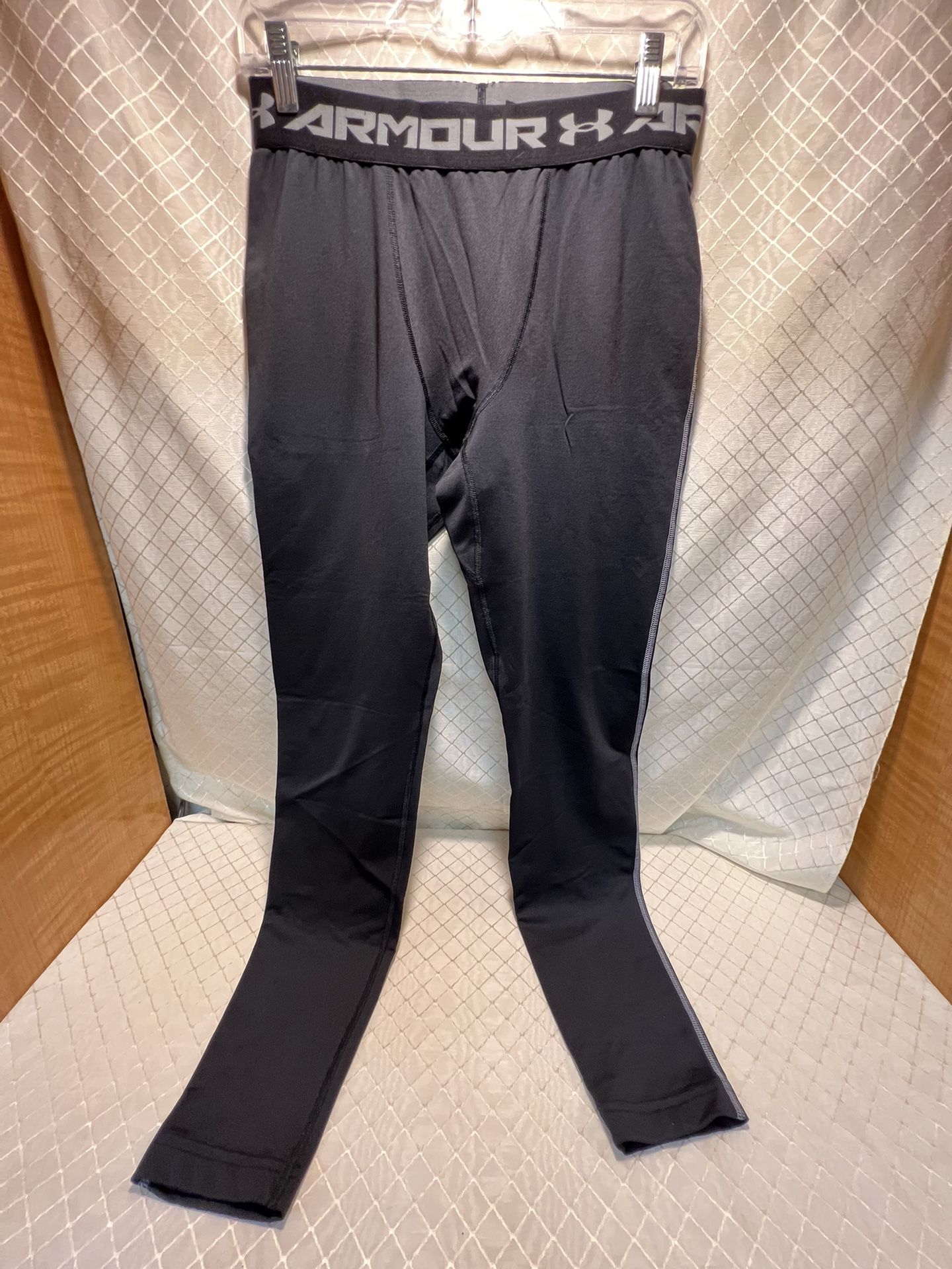 Under Armour Boys Coldgear Active Leggings Youth XL for Sale in Davenport, FL OfferUp