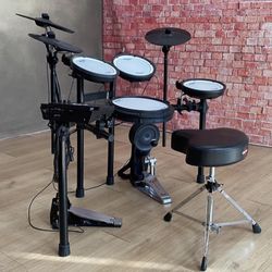 Roland TD-17KV2 Electric Drum Set with Amp
