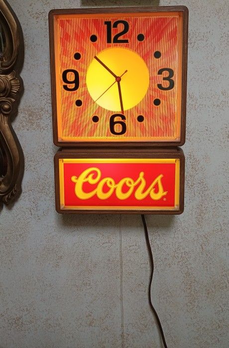 Vintage Lighted Coors Beer sign clock works perfectly. Perfect gift for man cave garage loft theater room game room sports collectible enthusiast. See