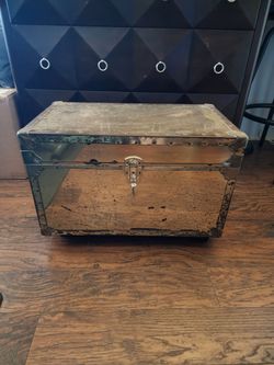 Vintage chest