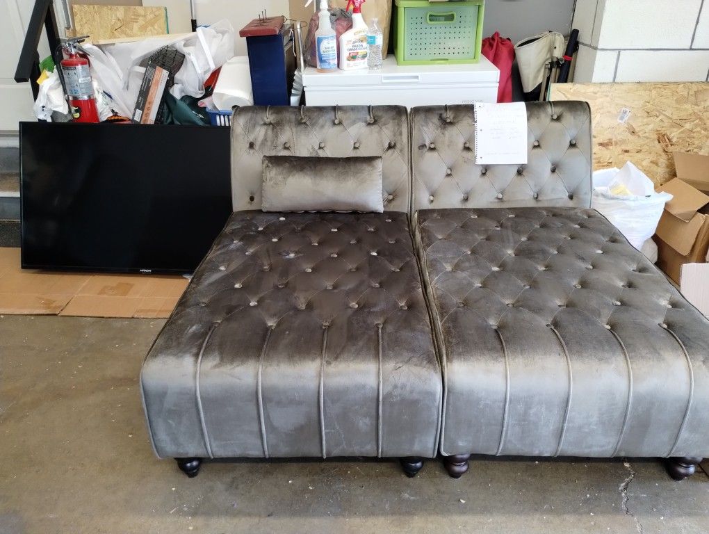 Gray Velvet Chaise Lounge Chairs (Indoor)