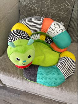 Newborn tummy time chair