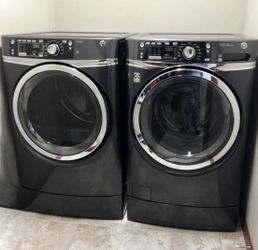 GE 4.9-cu ft Front Load Washer + Dryer