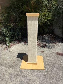 SmartCat the Ultimate 32” Scratching Post