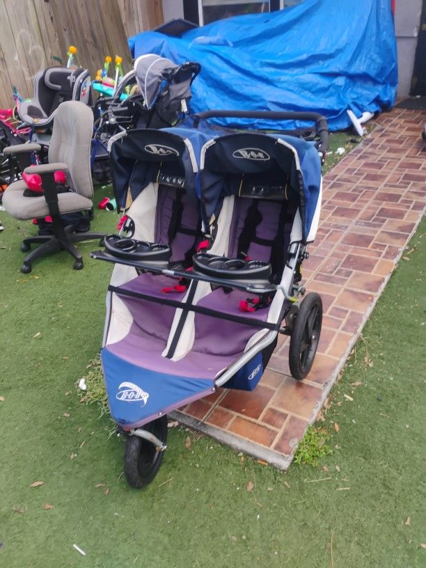 B.O.B. DOUBLE JOGGING STROLLER